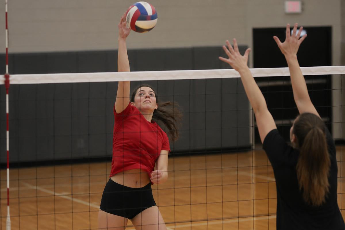 Jerseys and shorts — custom volleyball teamwear by Divley